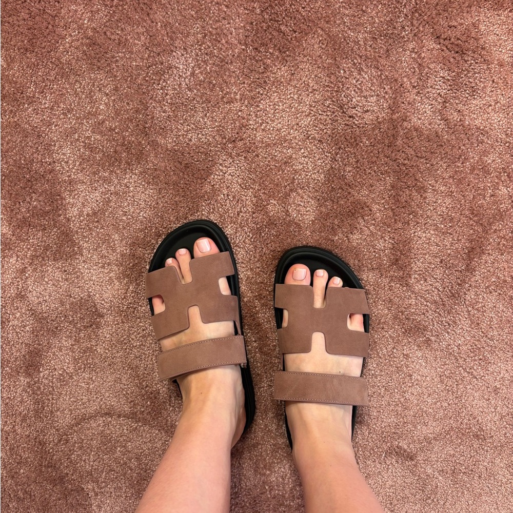 Hermes Chypre Sandals in Rose Antique - Picture 6 of 9